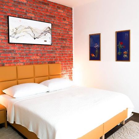 «Go West» Guest Rooms Wina Bagian luar foto