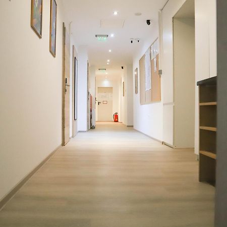 «Go West» Guest Rooms Wina Bagian luar foto
