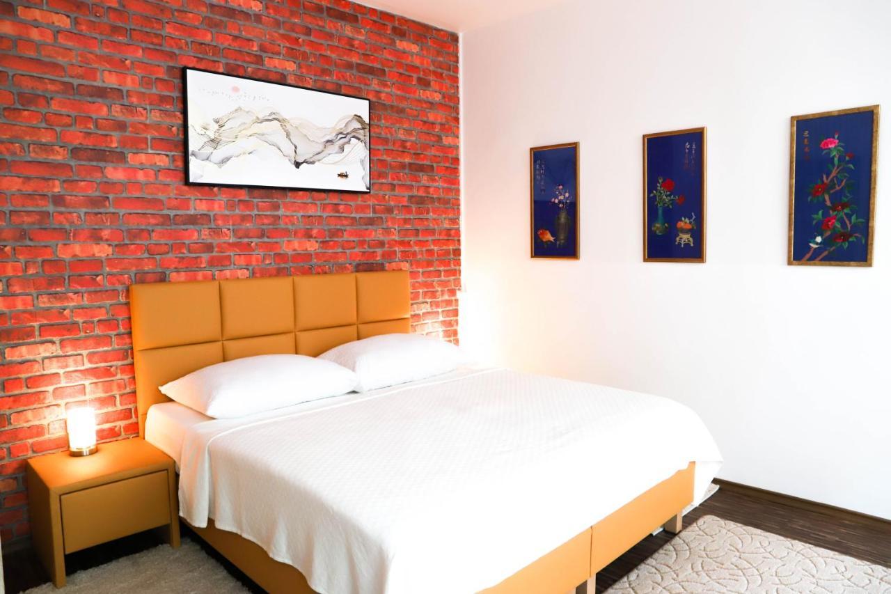 «Go West» Guest Rooms Wina Bagian luar foto