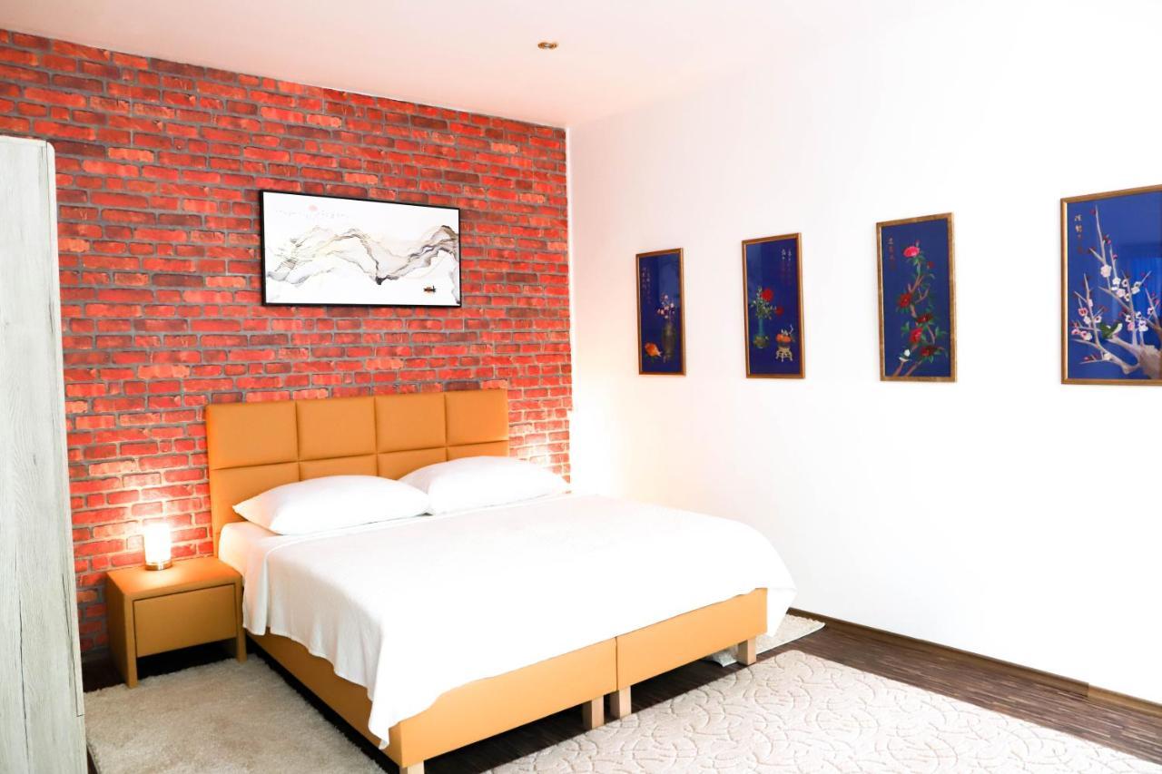 «Go West» Guest Rooms Wina Bagian luar foto