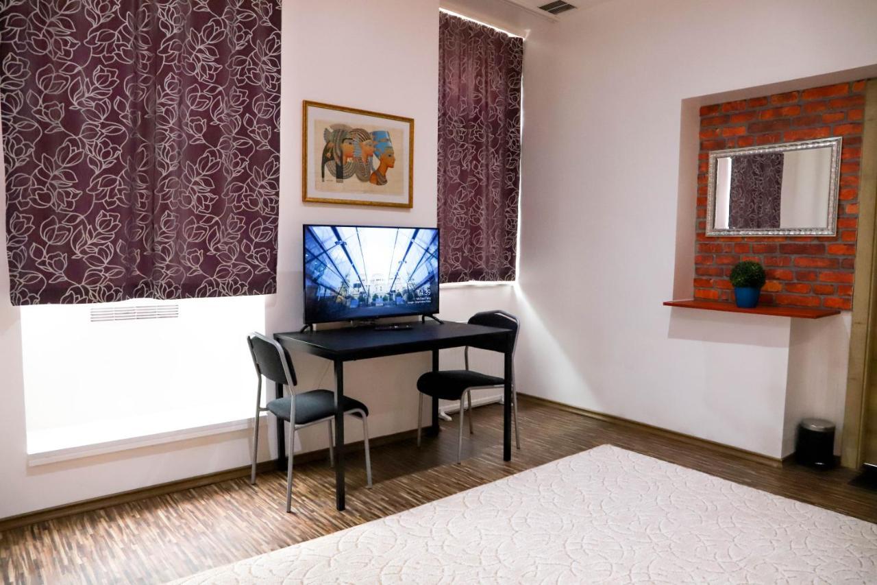 «Go West» Guest Rooms Wina Bagian luar foto