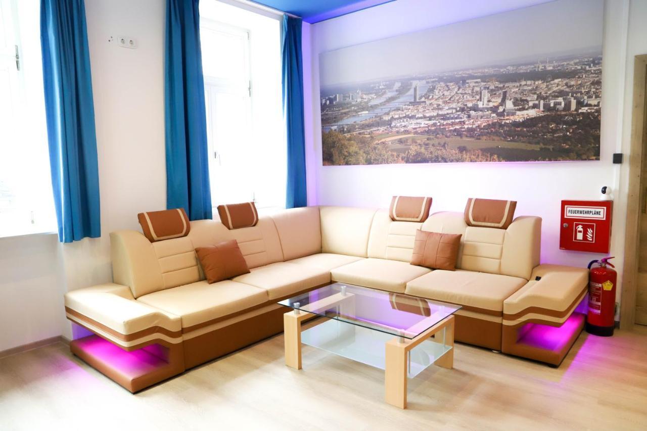 «Go West» Guest Rooms Wina Bagian luar foto