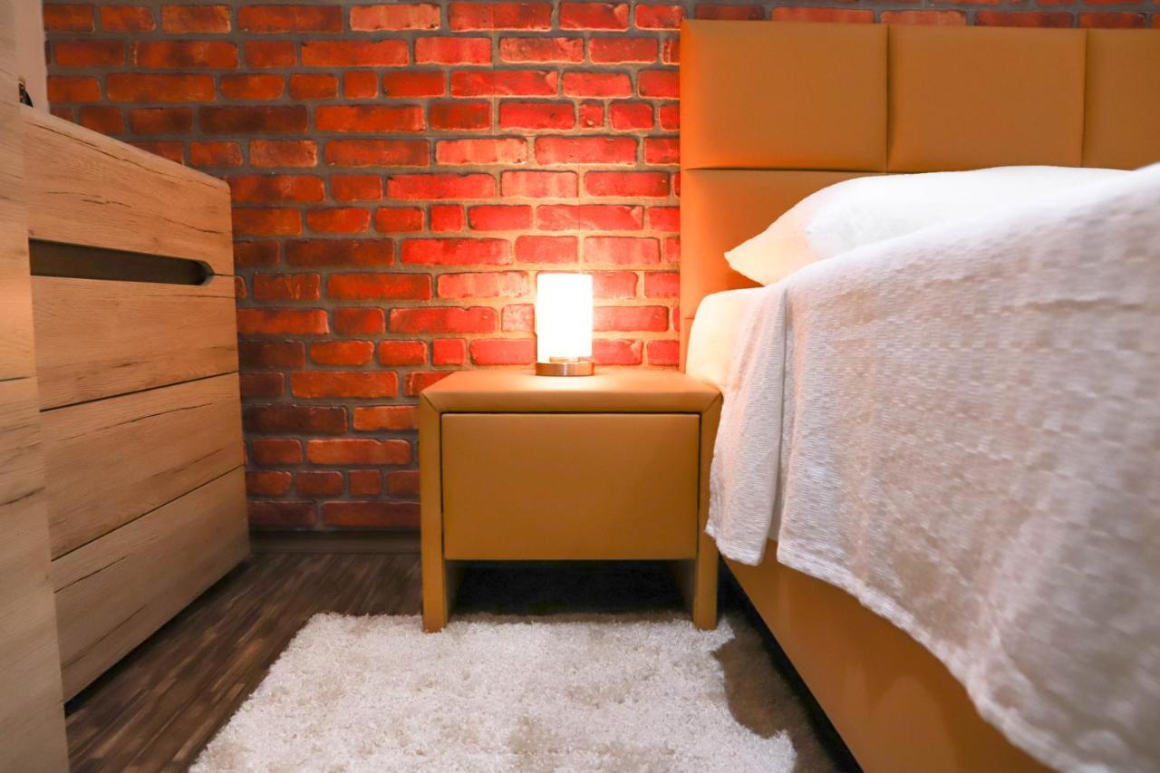 «Go West» Guest Rooms Wina Bagian luar foto