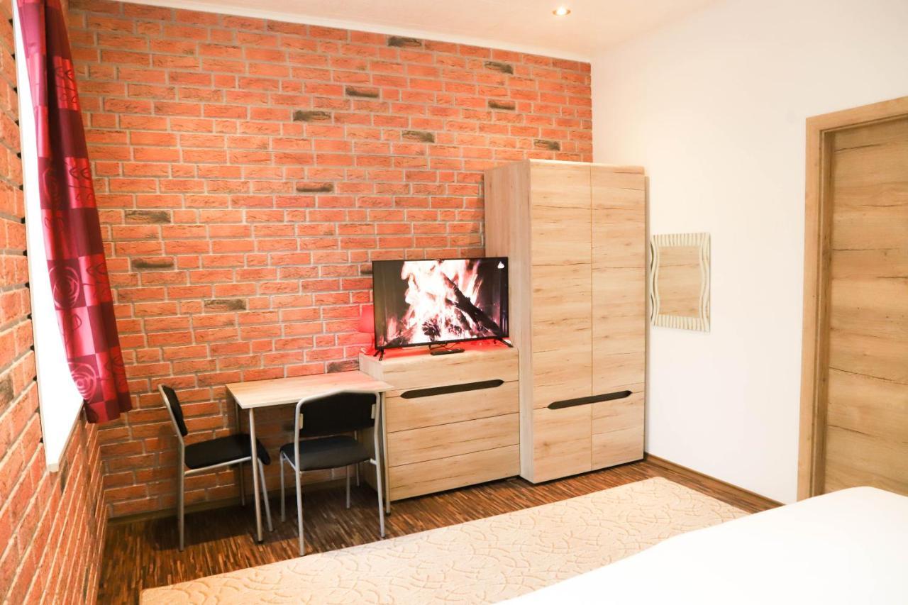 «Go West» Guest Rooms Wina Bagian luar foto