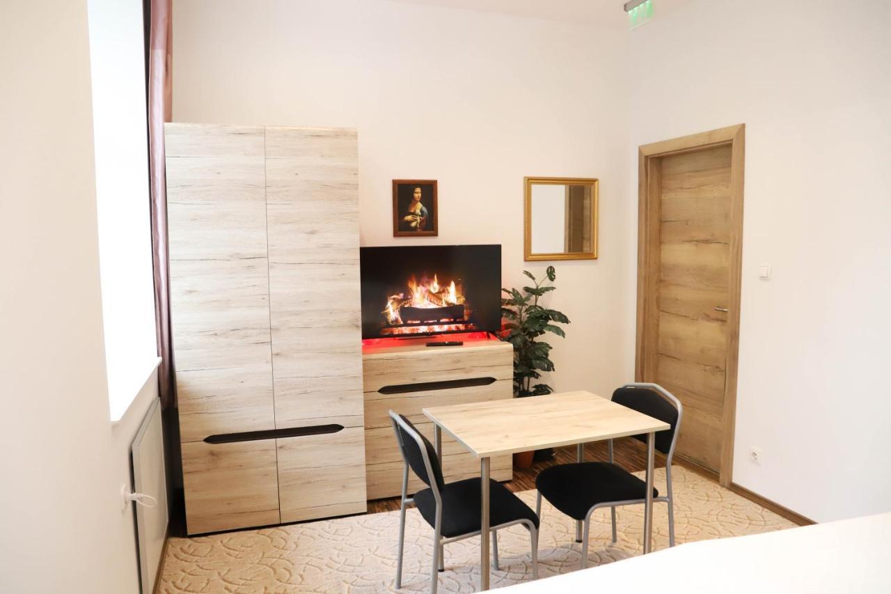 «Go West» Guest Rooms Wina Bagian luar foto