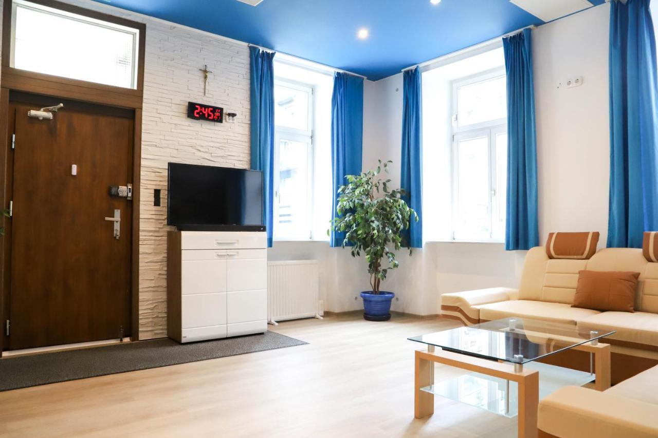 «Go West» Guest Rooms Wina Bagian luar foto
