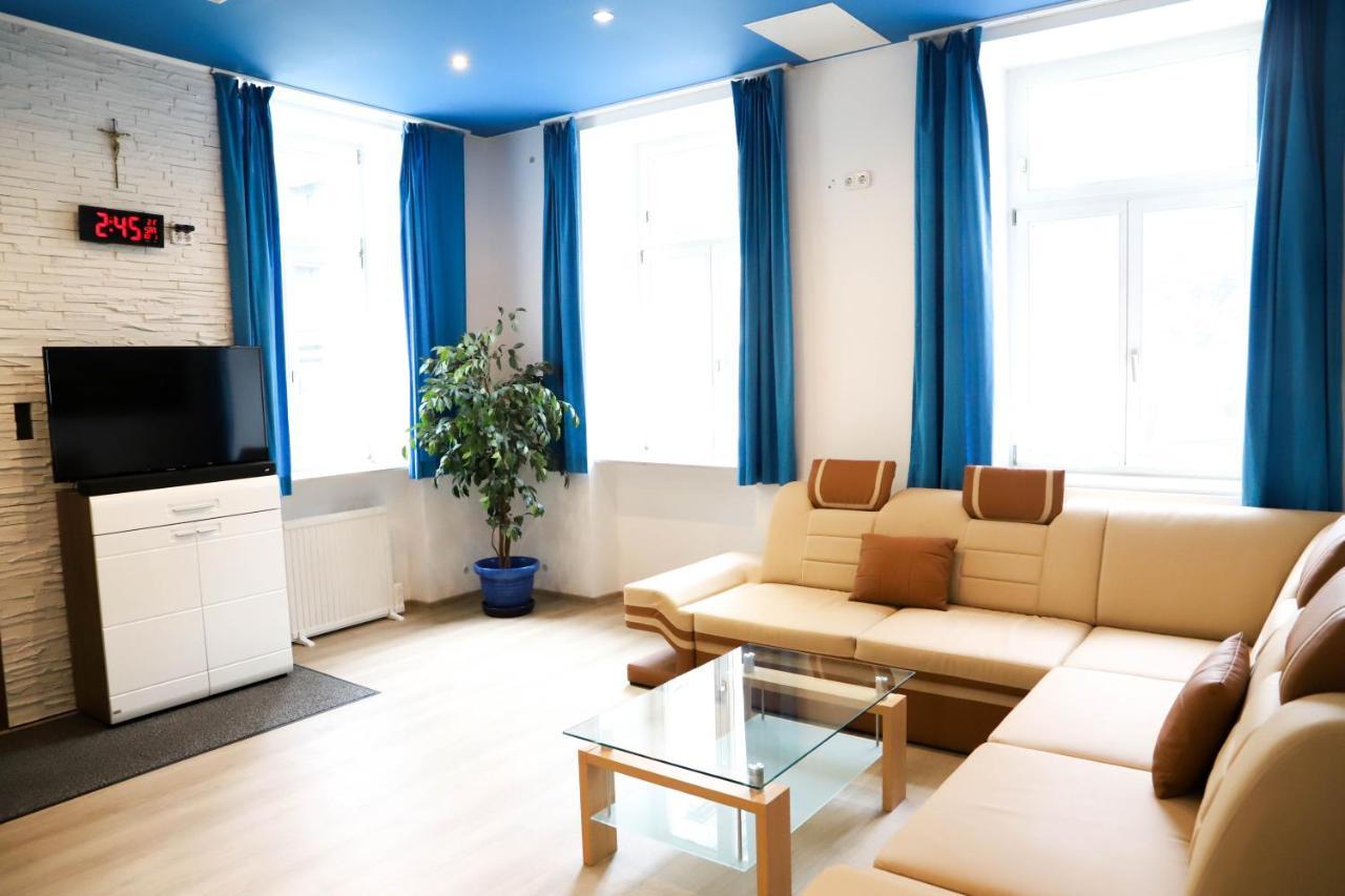 «Go West» Guest Rooms Wina Bagian luar foto