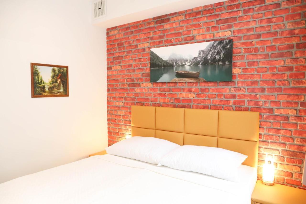 «Go West» Guest Rooms Wina Bagian luar foto