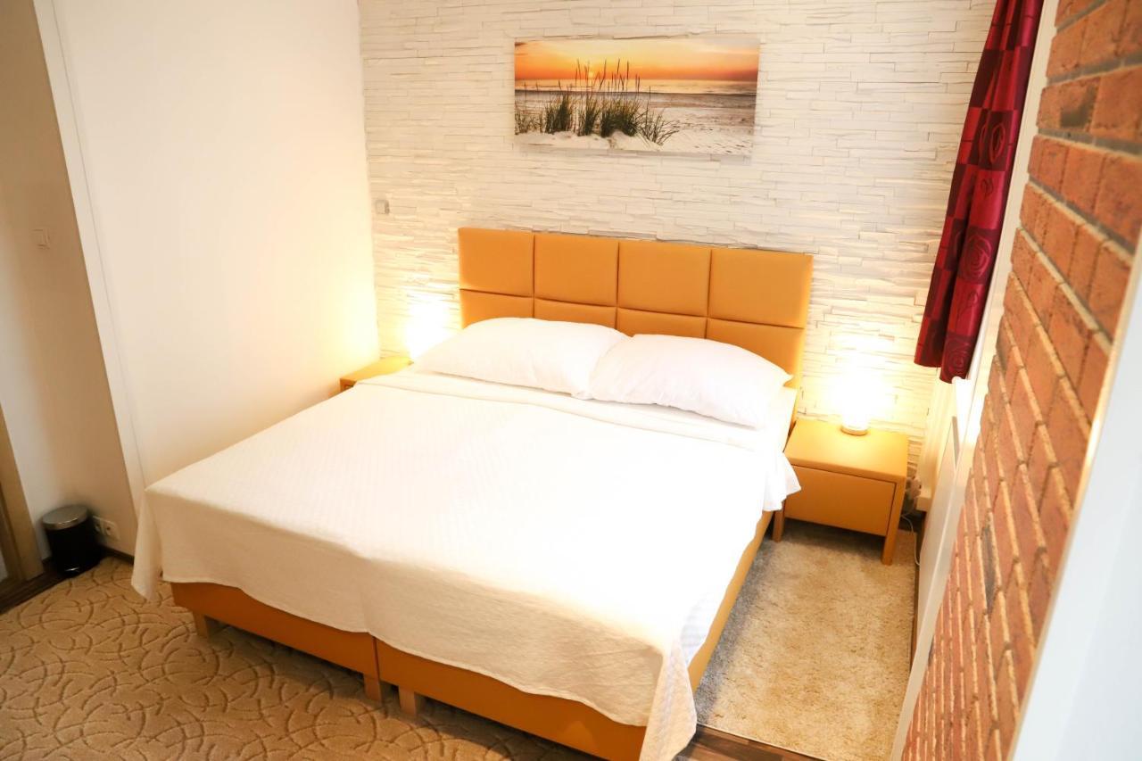 «Go West» Guest Rooms Wina Bagian luar foto